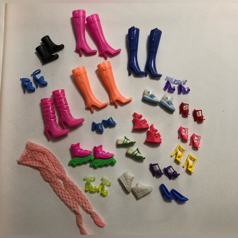 Barbie Shoe Lot - 19 pairs - Barbie Boots - Sandals - Barbie Doll Accessories